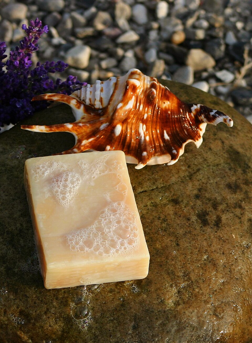 Savon artisanal à l'ylang-ylang